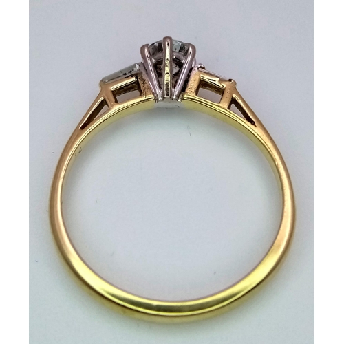 885 - 18K YELLOW GOLD DIAMOND RING, WITH A 0.35CT ROUND BRILLIANT DIAMOND CENTRE PLUS TWO TAPERRED BAGUETT... 