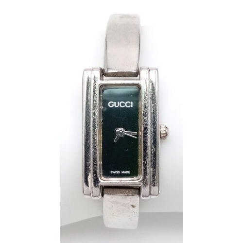 905 - A STYLISH GUCCI S/S WATCH FULL WORKING ORDER NEW BATTERY FITTED IN LAST 2 WEEKS