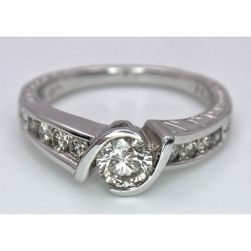 920 - 18K WHITE GOLD DIAMOND RING, 0.75CT DIAMONDS, WEIGHT 4.8G SIZE N