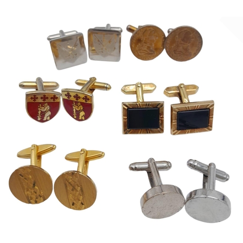 1506 - Collection of 20 pairs of metal cufflinks.
A variety of designs, shapes, gold tone and silver tone.