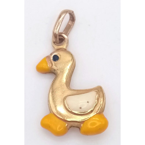 1049 - A 9K YELLOW GOLD ENAMELLED DUCK CHARM. TTOAL WEIGHT 0.9G