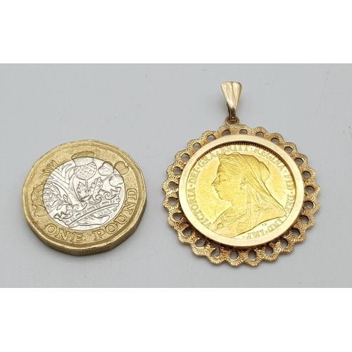 558 - A 22K GOLD SOVEREIGN DATED 1901 MOUNTED IN A 9K GOLD SETTING . 10.6gms