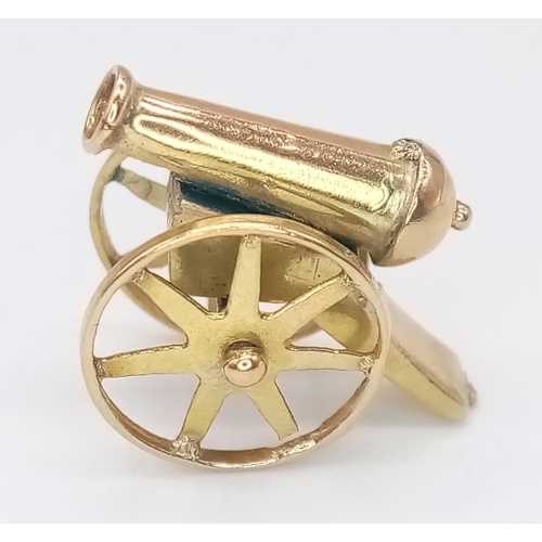 705 - A 18K YELLOW GOLD CANNON CHARM ARSENAL GUNNERS THEME. TOTAL WEIGHT 1.8G. A/F