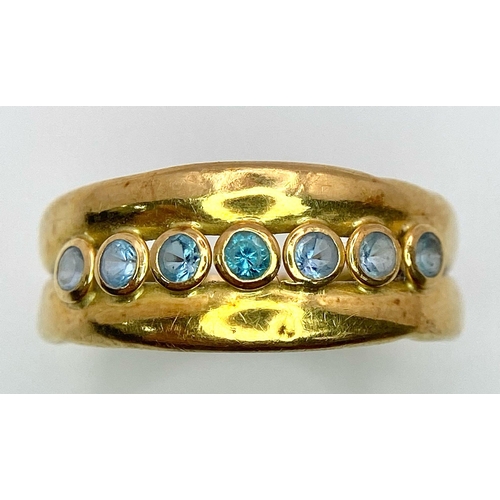 726 - A 18K YELLOW GOLD BLUE TOPAZ SET RING. TOTAL WEIGHT 1.5G. SIZE N