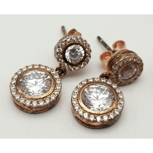 892 - A MATCHING SET OF STERLING SILVER STONE SET WITH ROSE GOLD VERMEIL RING AND DROP EARRINGS, WEIGHT 6.... 