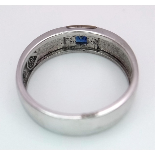 991 - A 925 Silver Blue Stone Gents Ring. Size U.