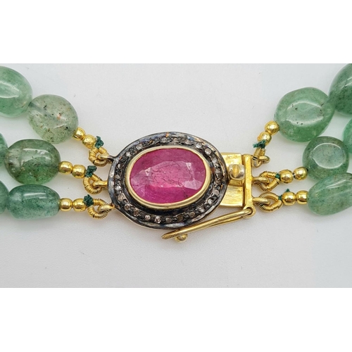 1067 - 840ct Oval Cabochon Three-row Emerald Gemstone Necklace with Ruby and rose-cut vintage style Clasp i... 