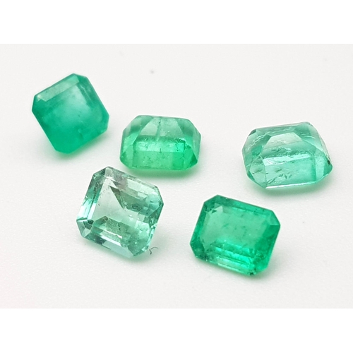 1066 - A Parcel of 5 Rectangle/Emerald Cut Colombian Emeralds. 2.57 Carats Total.