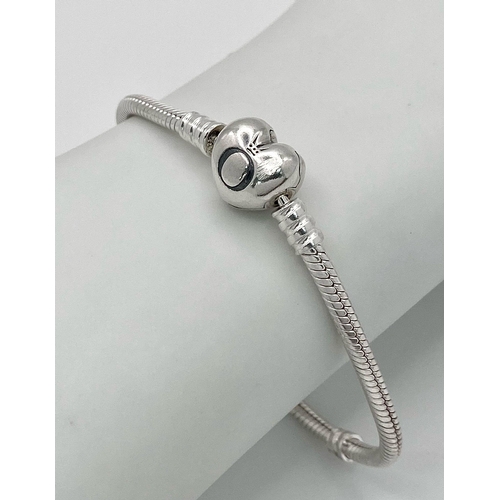 849 - A PANDORA STELRING SILVER MOMENTS BRACELET WITH HEART CLASP 14.7G , 13.3cm 

ref: SC 3123