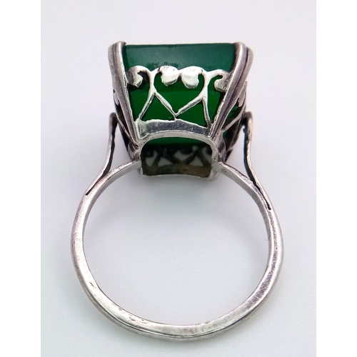 1094 - A Vintage 925 Silver Jade Ring. Size O.