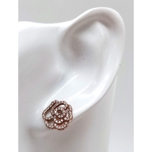 708 - A MATCHING SET OF STERLING SILVER STONE SET WITH ROSE GOLD VERMAIL RING AND STUD EARRINGS, WEIGHT 8G... 