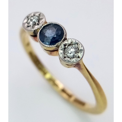 733 - A 18K YELLOW GOLD & PLATINUM DIAMOND & SAPPHIRE 3 STONE RING. TOTAL WEIGHT 2.5G. SIZE N