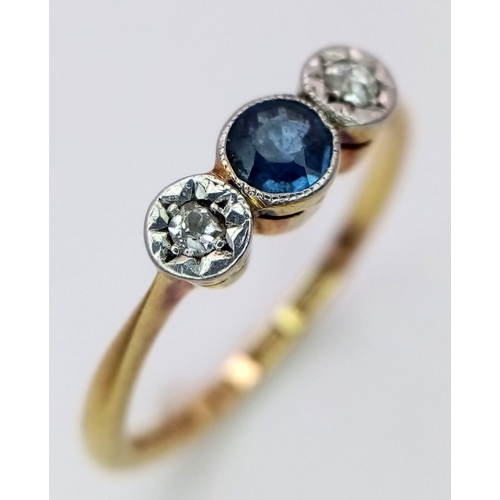 733 - A 18K YELLOW GOLD & PLATINUM DIAMOND & SAPPHIRE 3 STONE RING. TOTAL WEIGHT 2.5G. SIZE N