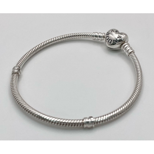 849 - A PANDORA STELRING SILVER MOMENTS BRACELET WITH HEART CLASP 14.7G , 13.3cm 

ref: SC 3123