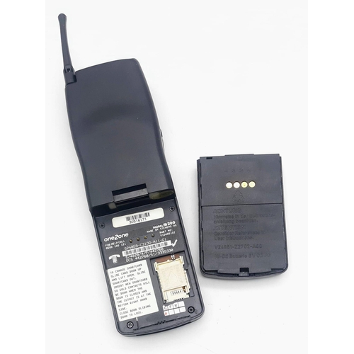 961 - A Vintage Siemens M200 Large Mobile Phone. One 2 One Network.