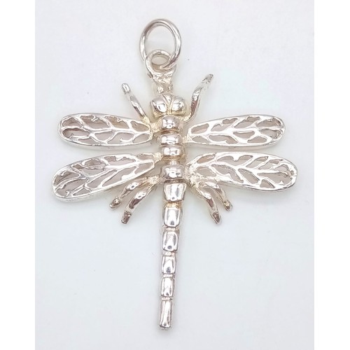 1177 - A STERLING SILVER ARTICULATED DRAGONFLY PENDANT. TOTAL WEIGHT 3.1G