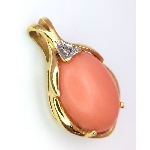 780 - 18k yellow gold pendant with coral and diamond accent, 2cm drop, weight 3.3 grams