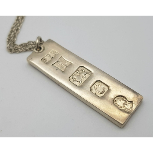 1268 - A Hallmarked 1977 (Jubilee Year) Silver Ingot Pendant Necklace. Pendant
Measures 4.5cm Length on 56c... 