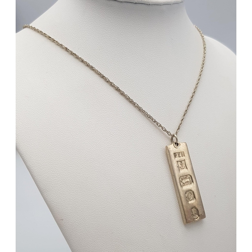 1268 - A Hallmarked 1977 (Jubilee Year) Silver Ingot Pendant Necklace. Pendant
Measures 4.5cm Length on 56c... 