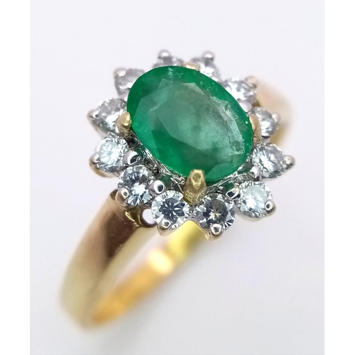 1685 - AN 18K GOLD RING WITH A 1ct EMERALD CENTRE STONE SURROUNDED BY BRIGHT DIAMONDS .   3.4gms   size O