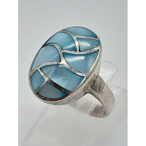 1238 - A  STERLING SILVER BLUE MOTHER OF PEARL INLAY RING 6G SIZE P 1/2

ref: SC 3121