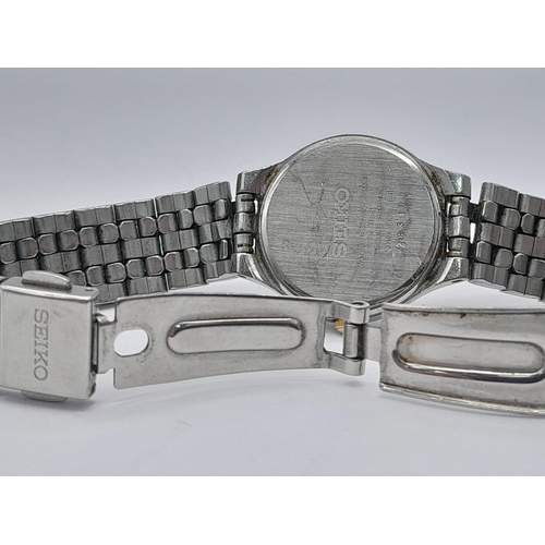 1347 - A Seiko Sapphire Quartz Ladies Watch. Stainless steel bracelet and case - 25mm. In need of a battery... 