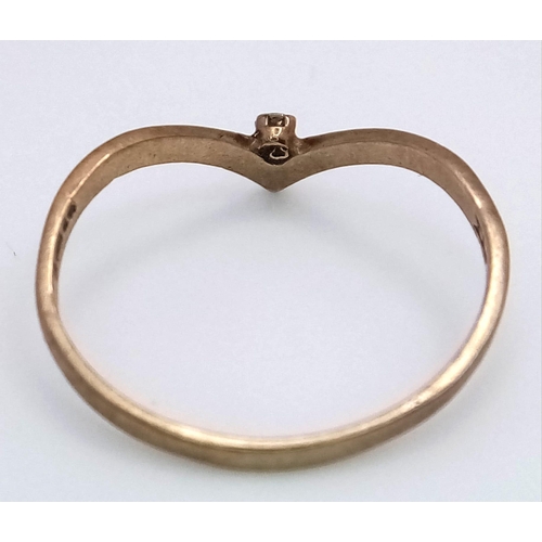 1349 - A 9K GOLD CHEVRON RING WITH ONE SMALL DIAMOND . 1.1gms   size O