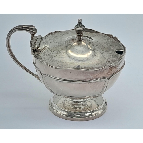 1488 - A SILVER FOOTED SALT HALLMARKED BIRMINGHAM 1913 WITH BLUE GLASS LINER BUT MISSING THE SPOON .  SILVE... 