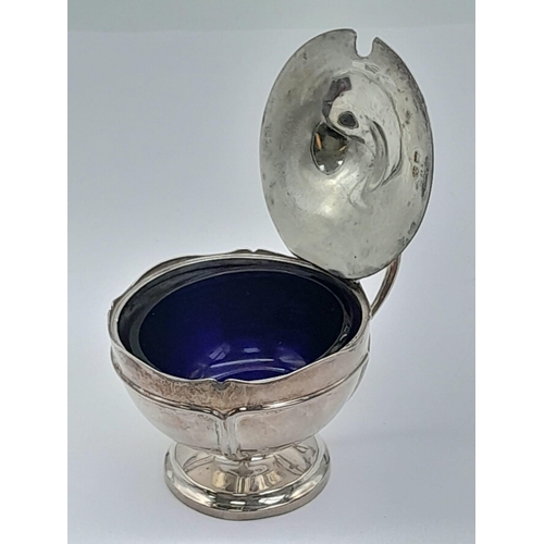 1488 - A SILVER FOOTED SALT HALLMARKED BIRMINGHAM 1913 WITH BLUE GLASS LINER BUT MISSING THE SPOON .  SILVE... 