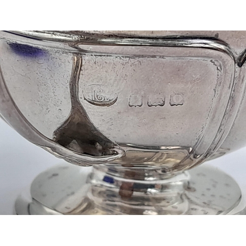 1488 - A SILVER FOOTED SALT HALLMARKED BIRMINGHAM 1913 WITH BLUE GLASS LINER BUT MISSING THE SPOON .  SILVE... 