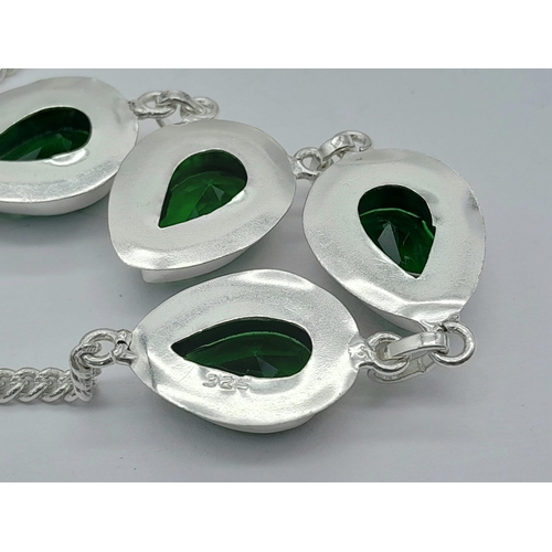 1539 - A Green Stone 925 Silver Necklace. 42cm.