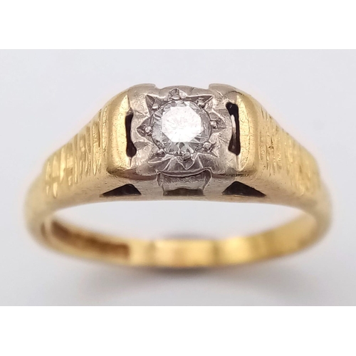 1699 - AN 18K GOLD DIAMOND SOLITAIRE RING WITH BARKED SHOULDERS  .   4,2gms    size M/N