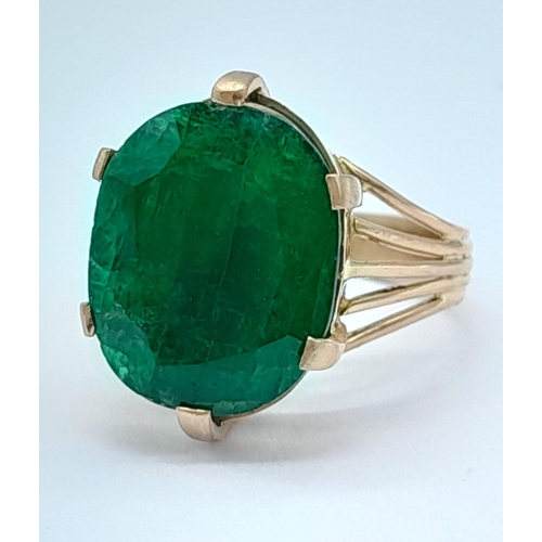 1741 - A 10ct NATURAL EMERALD SET IN 18K ROSE GOLD ,  7.9gms   size S