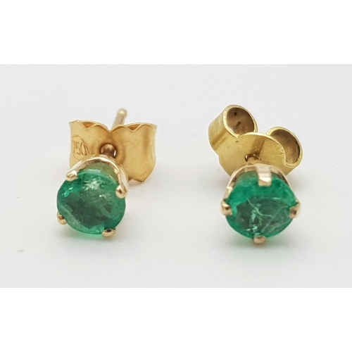 1425 - A Pair of 9K Yellow Gold and Emerald Earrings. 0.72g total weight.