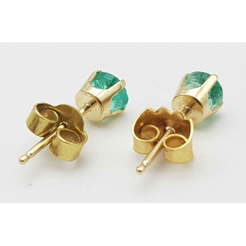 1425 - A Pair of 9K Yellow Gold and Emerald Earrings. 0.72g total weight.