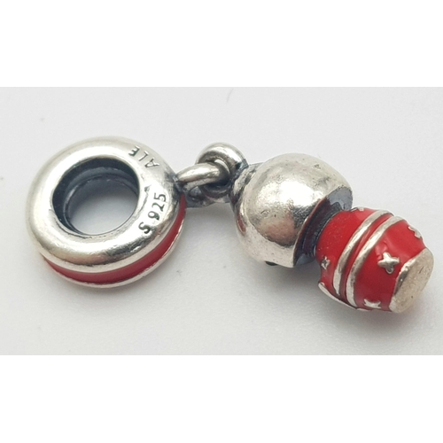 1289 - A PANDORA STERLING SILVER JAPANESE GEISHA DOLL IN RED KIMONO WITH FAN CHARM 3.8G , 22mm x 6mm

ref: ... 