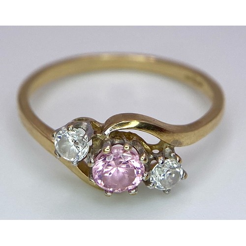 1229 - A 9K yellow gold CZ trilogy ring, 1.4g, size K

ref: SH1404I