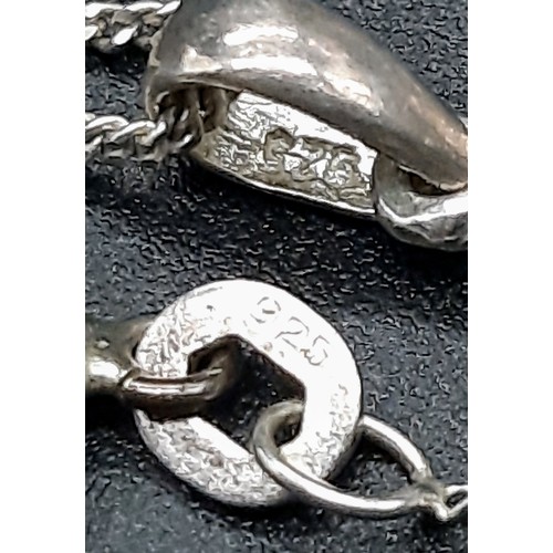 1258 - A STERLING SILVER ARTICULATED STONE SET CLOWN ON CURB CHAIN NECKLACE 6.1G. 45cm chain and approx 3.5... 