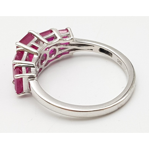 1284 - Silver and Ruby 5 Stones Ring, approx  4,40 ct, weight 3.4g  [size Q]