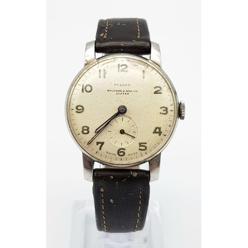 235 - A Rare Peerex Vintage Mechanical Gents Watch. Brown leather strap. Stainless steel case - 33mm. Nice... 