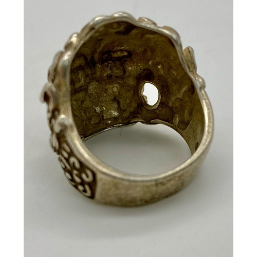 280 - A vintage Chinese silver ring with a Mythological Chinese Lion. Chinese marks on the inside of the s... 