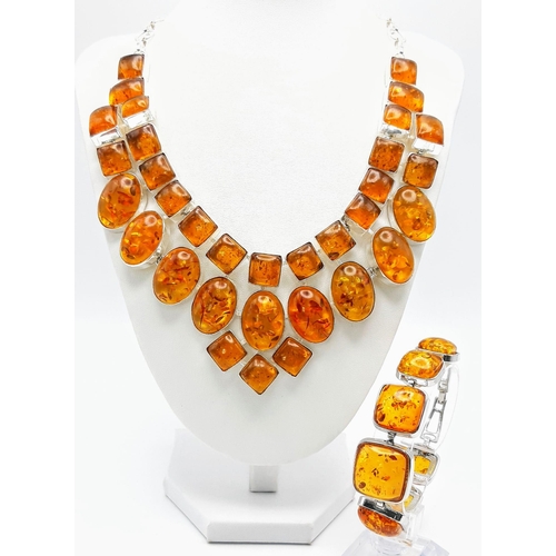 315 - A majestic amber necklace and bracelet set, in a presentation case, Necklace length: 52 cm (max) bra... 