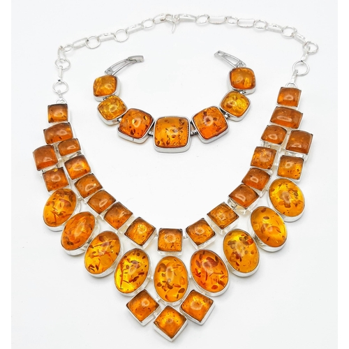 315 - A majestic amber necklace and bracelet set, in a presentation case, Necklace length: 52 cm (max) bra... 