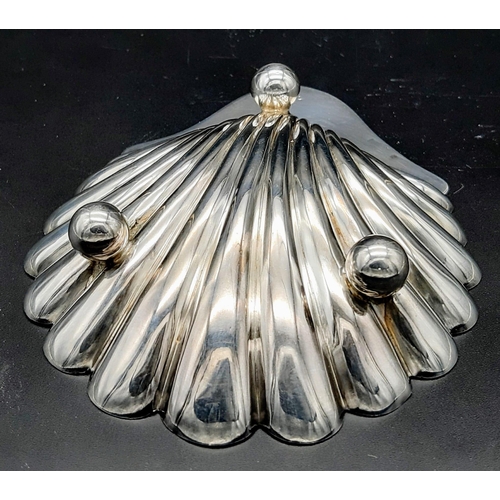 435 - An Antique Sterling Silver Shell Dish - Hallmarks for London 1902. Makers mark of Horace Woodward. 1... 