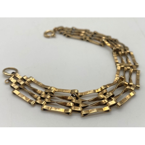 11 - A Vintage 9K Yellow Gold Gate Bracelet. 8.75g weight. 18cm length.