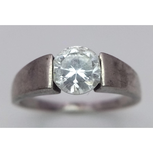 1286 - A vintage 925 silver faceted CZ ring. Total weight 2.5G. Size N.