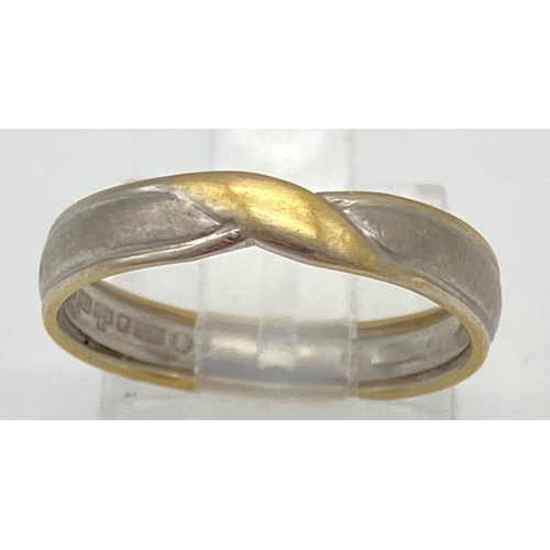 625 - An 18K White and Yellow Gold Crossover Band Ring. Size L. 3.4g weight.