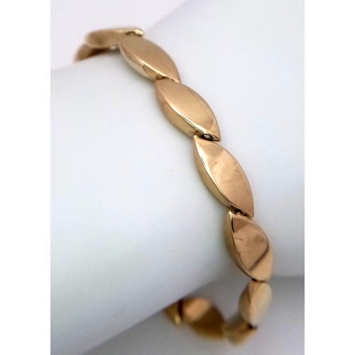 114 - A 9K Yellow Gold Oval Link Bracelet. 18cm length. 6.76g weight.