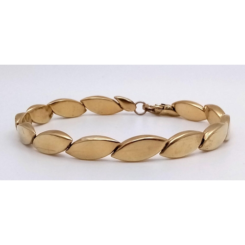 114 - A 9K Yellow Gold Oval Link Bracelet. 18cm length. 6.76g weight.