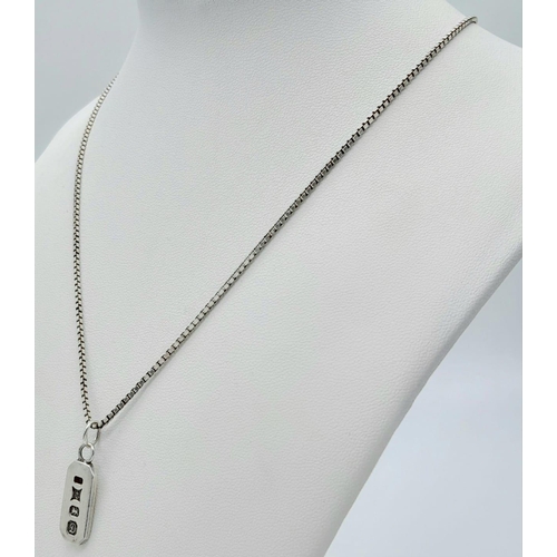 1357 - A vintage sterling silver mini bar pendant on silver chain. Full hallmark Birmingham, 1978. Total we... 